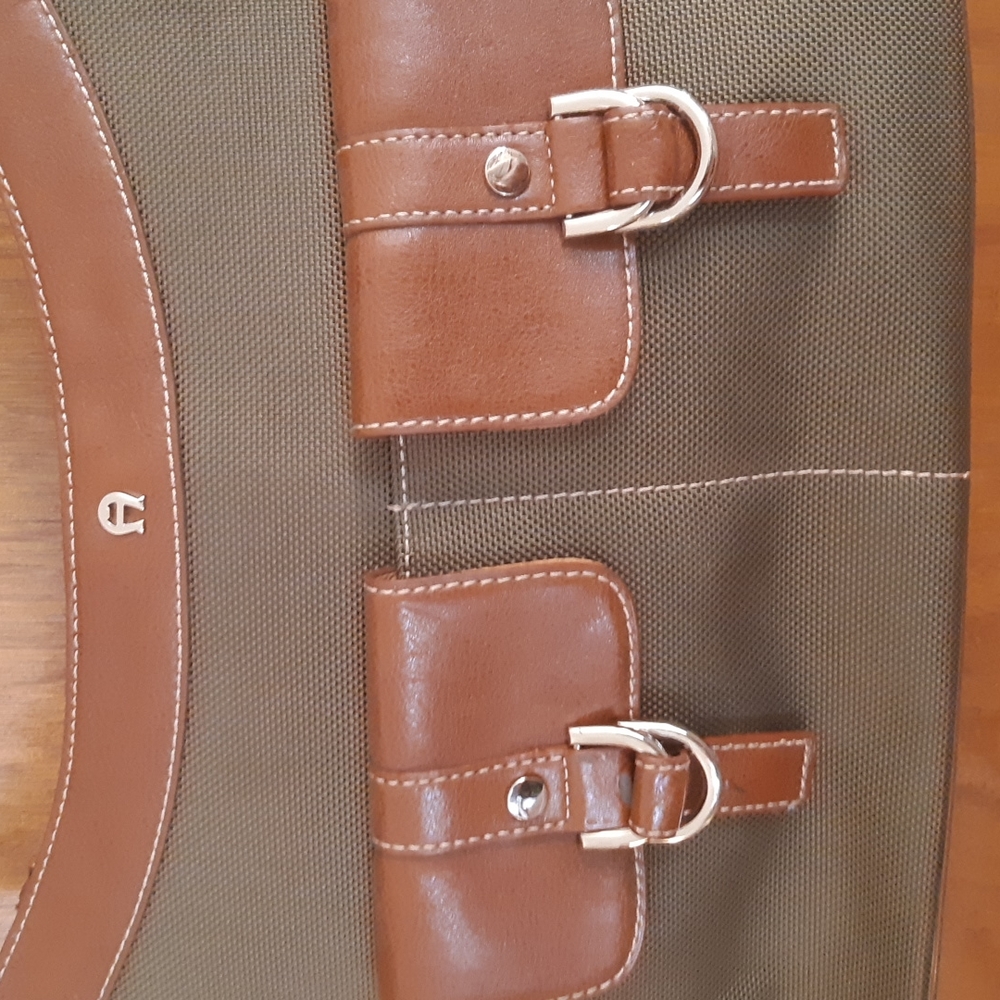 Etienne Aigner Purse - Picture 5 of 8